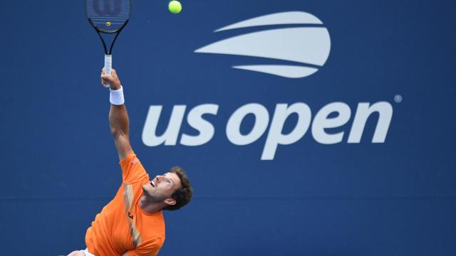 Carreño, sacando durante un partido en el US Open.