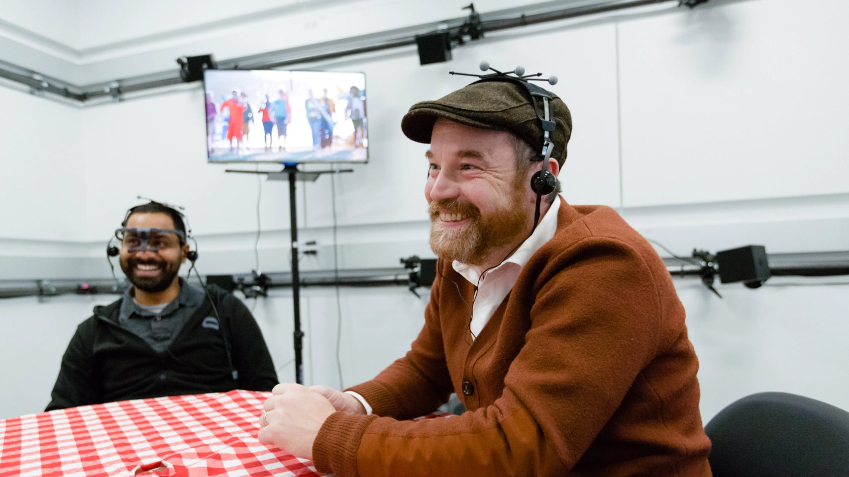 Facebook ha inventado un dispositivo para escuchar cualquier sonido cercano