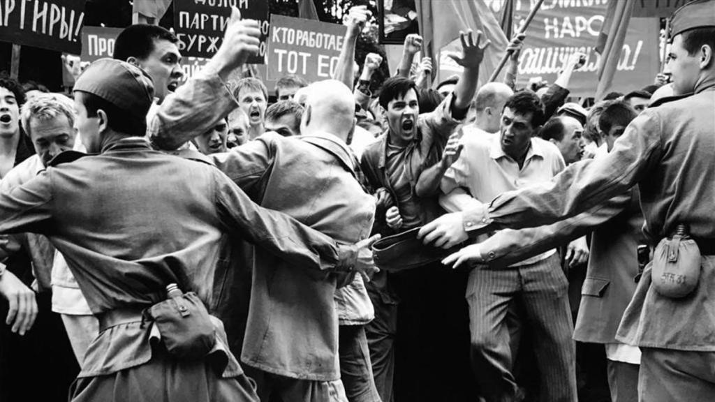 Fotograma de Queridos camaradas.