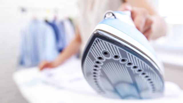 Los mejores trucos para quitar la cal de la plancha