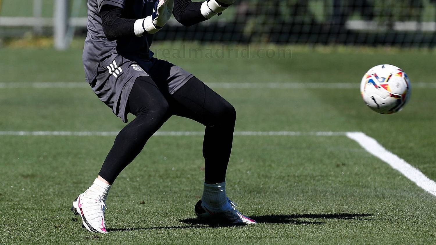 Lunin se entrena con el Real Madrid