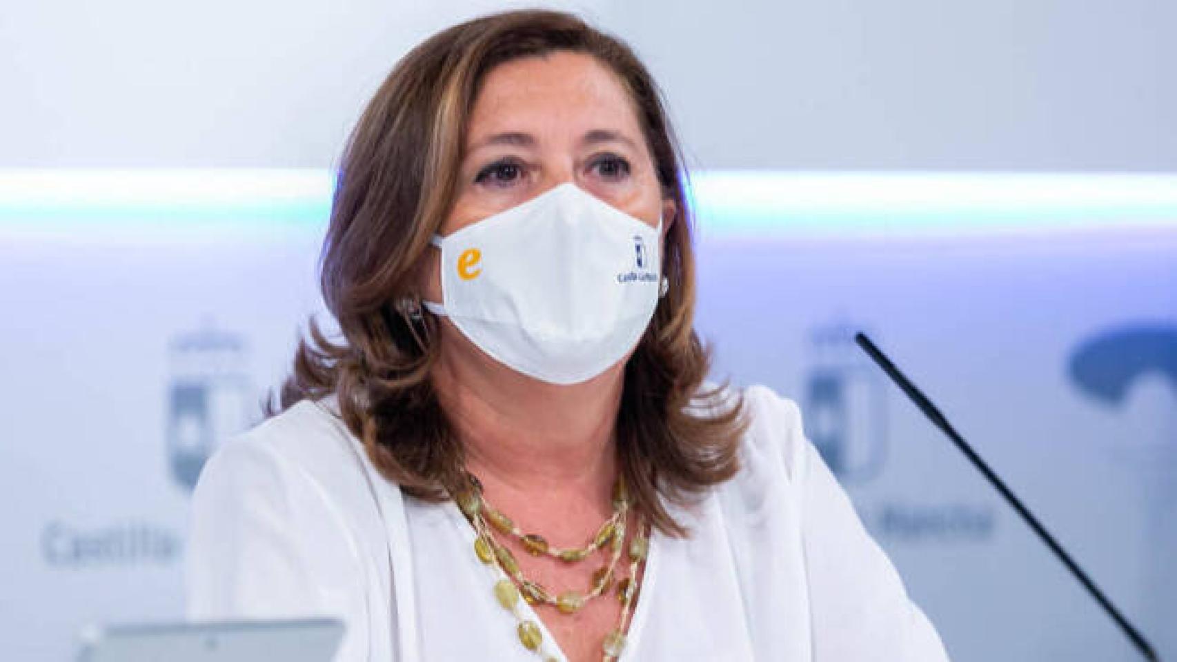 La consejera Rosa Ana Rodríguez con una de estas mascarillas reutilizables