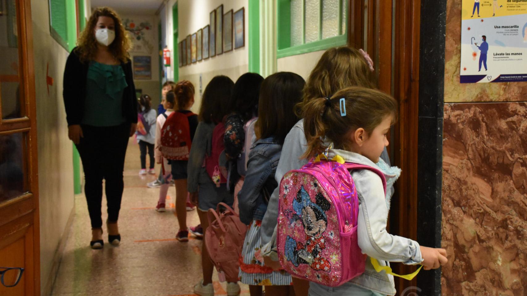 Imagen de archivo de unos niños en la vuelta al cole