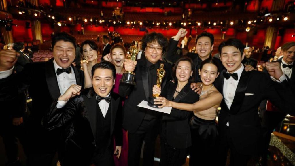 El reparto de 'Parásitos' en los Premios Oscar.
