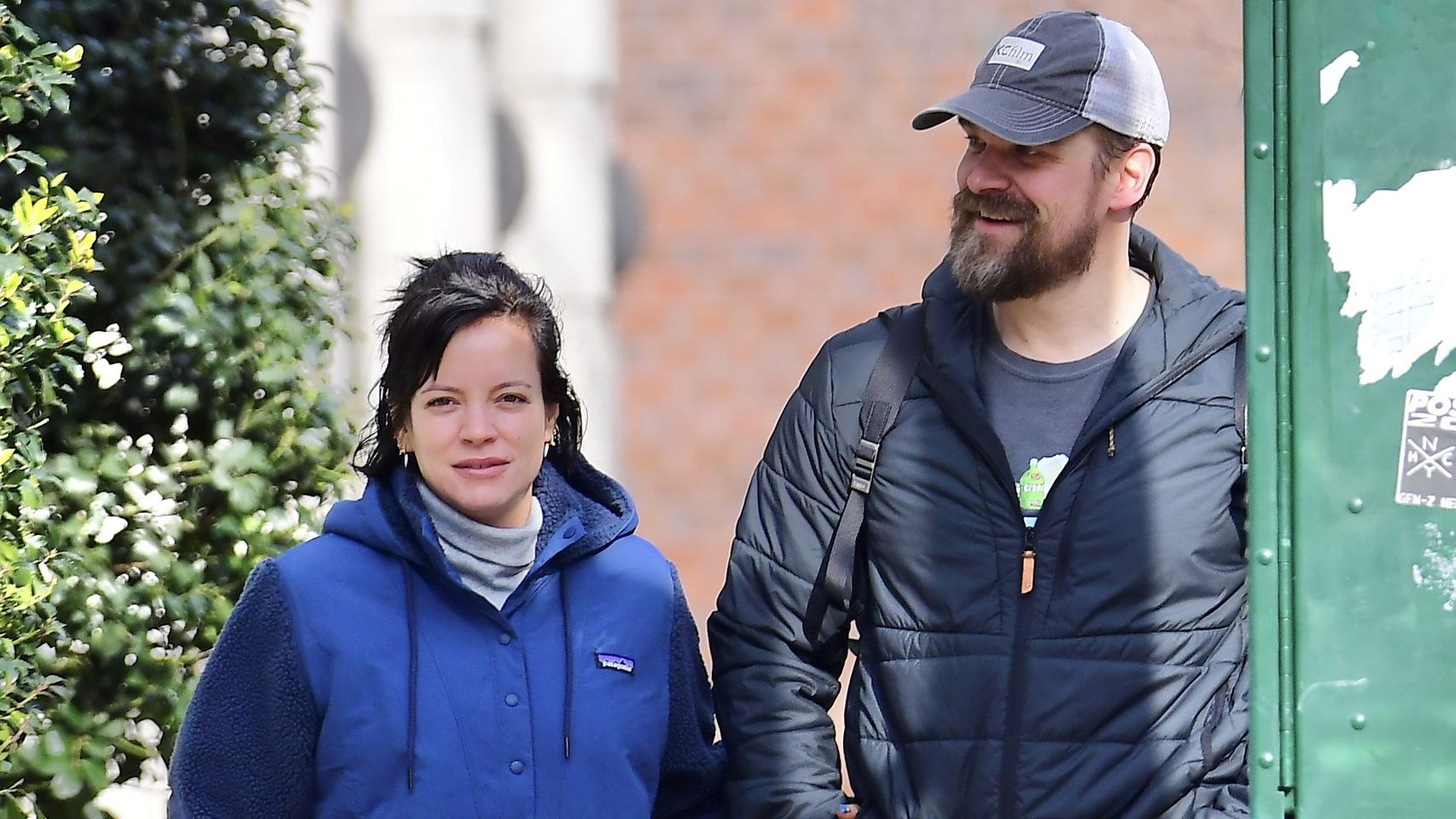 Lily Allen y David Harbour contraen matrimonio.