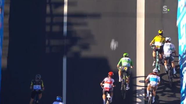 El peligroso empujón de Sagan a Van Aert