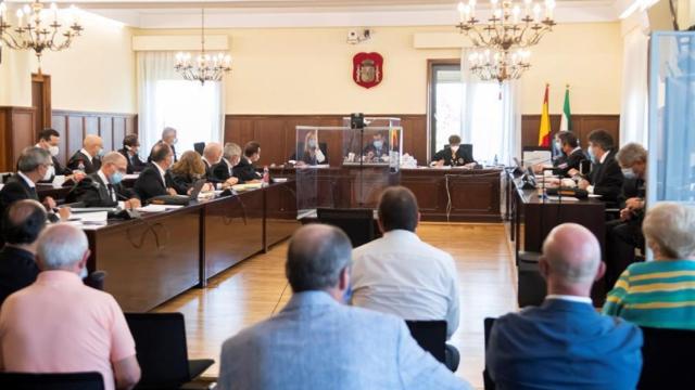 Ex altos cargos andaluces ante el juez en el primer juicio de los ERE tras la pieza política.