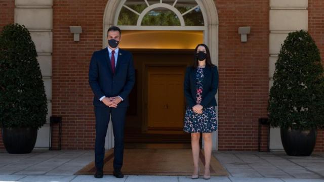 El presidente del Gobierno, Pedro Sánchez, y la líder de Ciudadanos, Inés Arrimadas, en Moncloa.