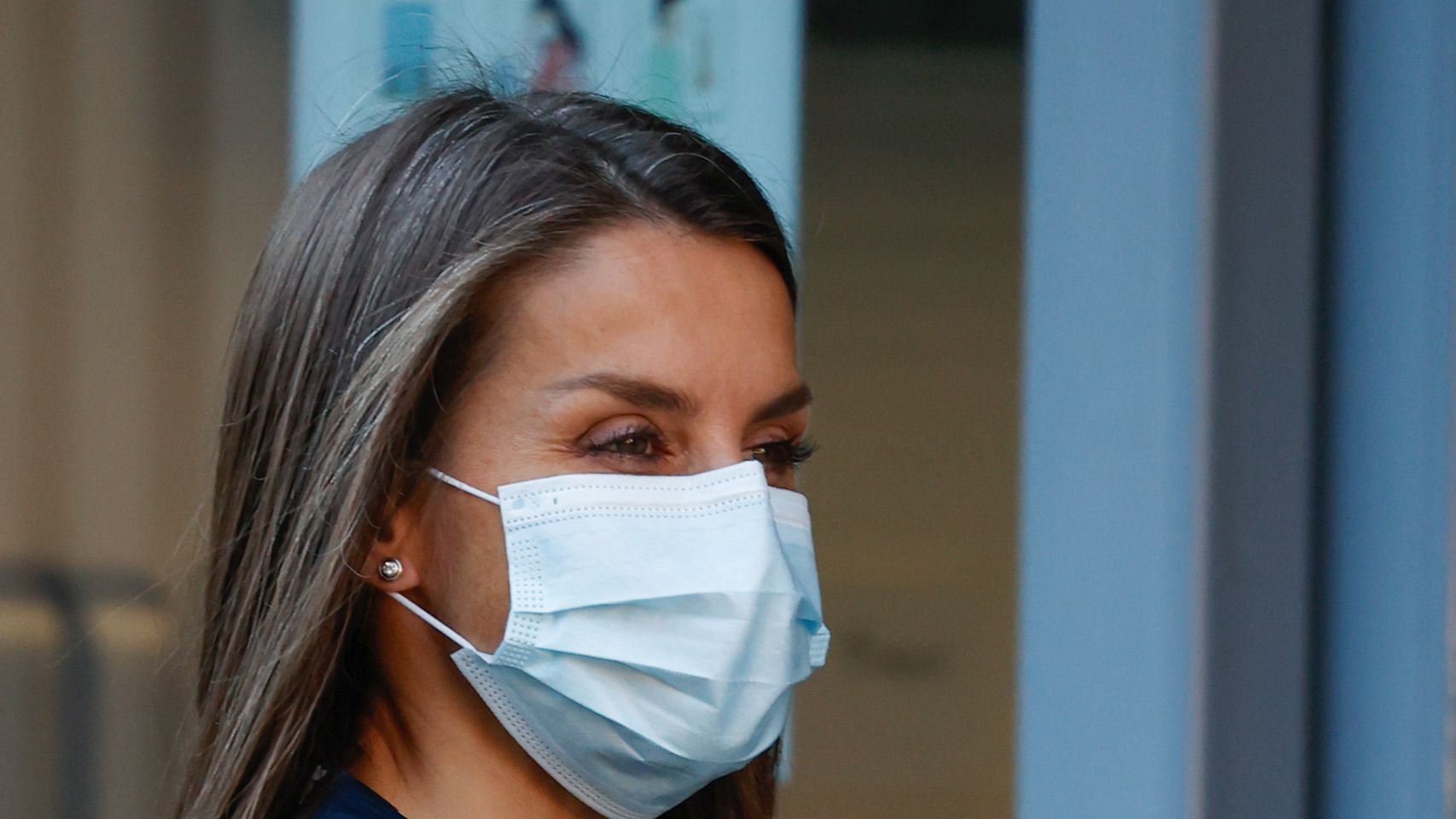 Letizia repite vestido de Massimo Dutti y salva su 'look' con unos impresionantes zapatos