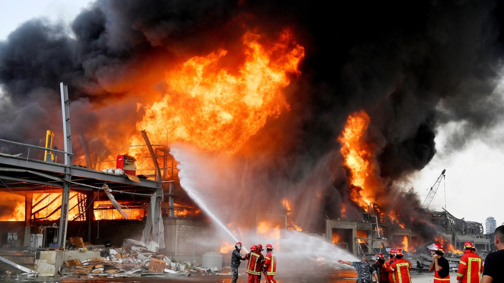 Incendio en el almacén de neumáticos en Beirut.