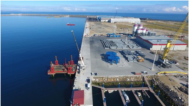 A Coruña ya luce su nuevo tramo de muelle en el puerto exterior