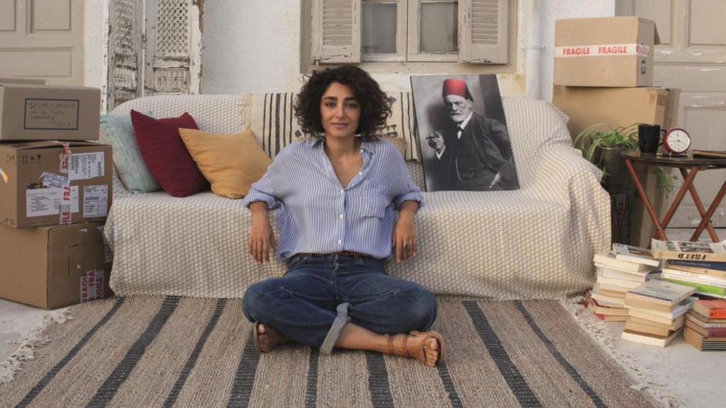 Fotograma de Un diván en Túnez.