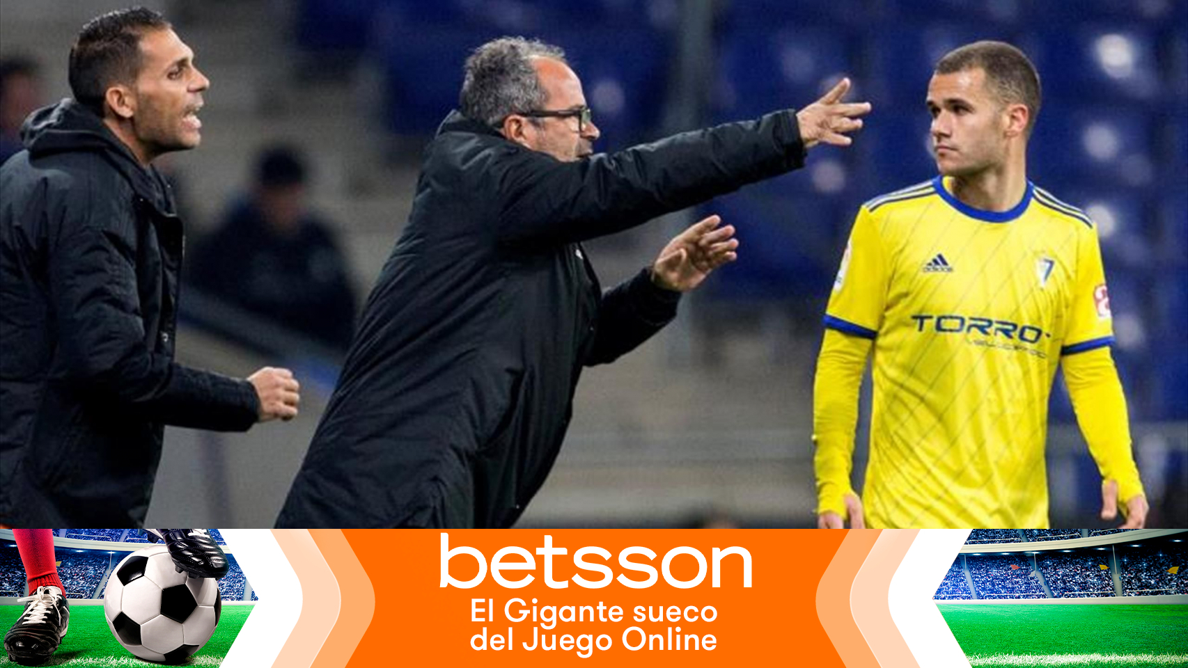 Álvaro Cervera y Filip Malbasic durante un partido del Cádiz CF en un fotomontaje de Betsson