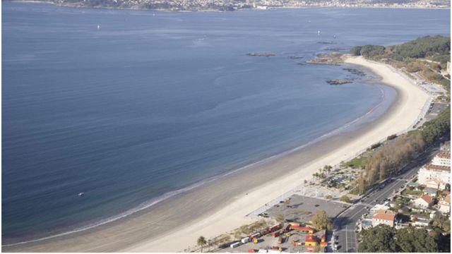 Vigo impondrá multas de hasta 750 euros por orinar en las playas y en el mar