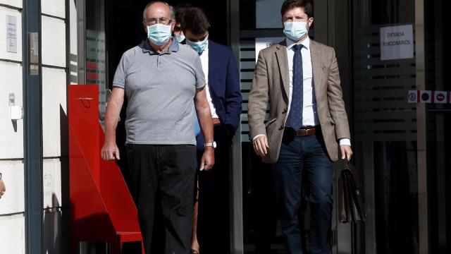 Ángel Vizcay y su abogado abandonan el Palacio de Justicia de Navarra