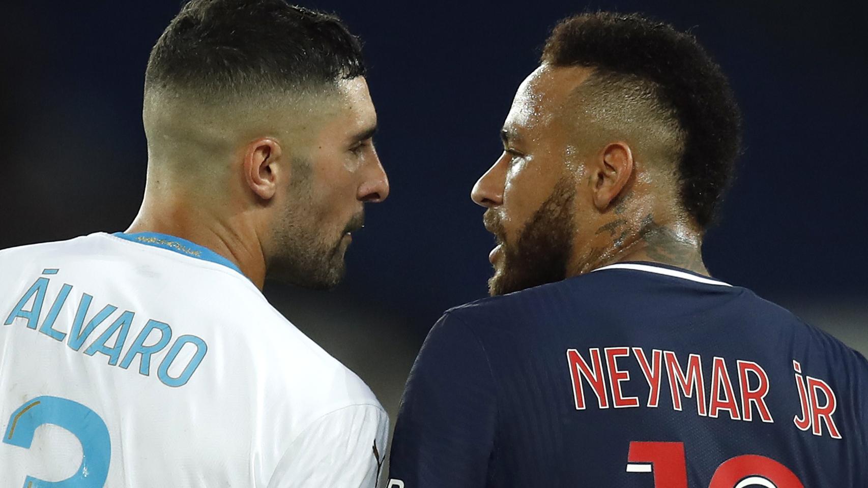 Álvaro González y Neymar Jr., futbolistas de Olympique de Marsella y PSG