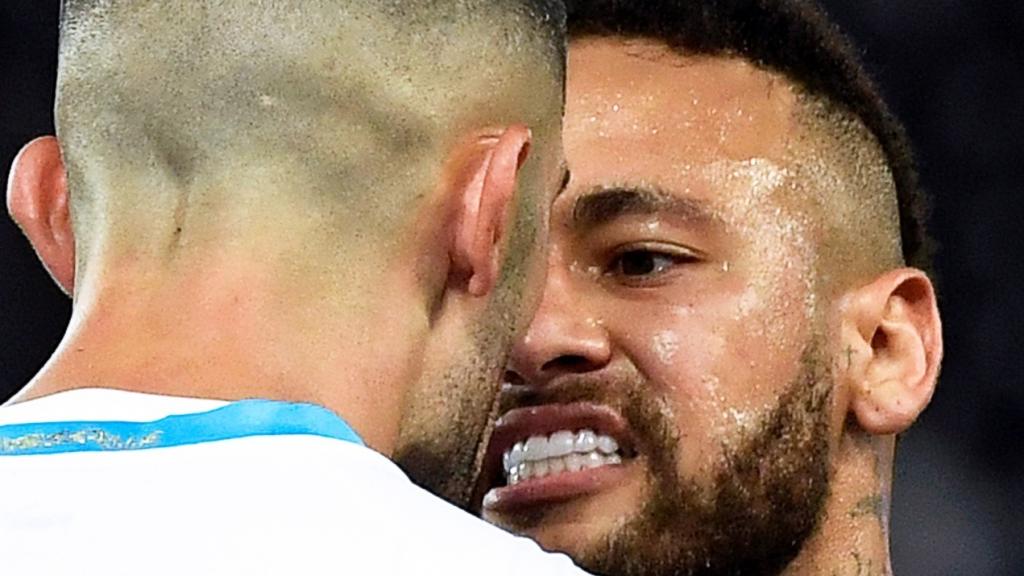 Neymar y Álvaro González se encaran