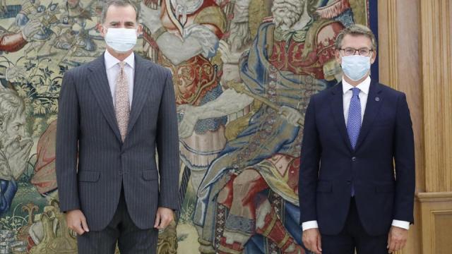 El Rey Felipe VI y el presidente de la Xunta, Alberto Núñez Feijóo.