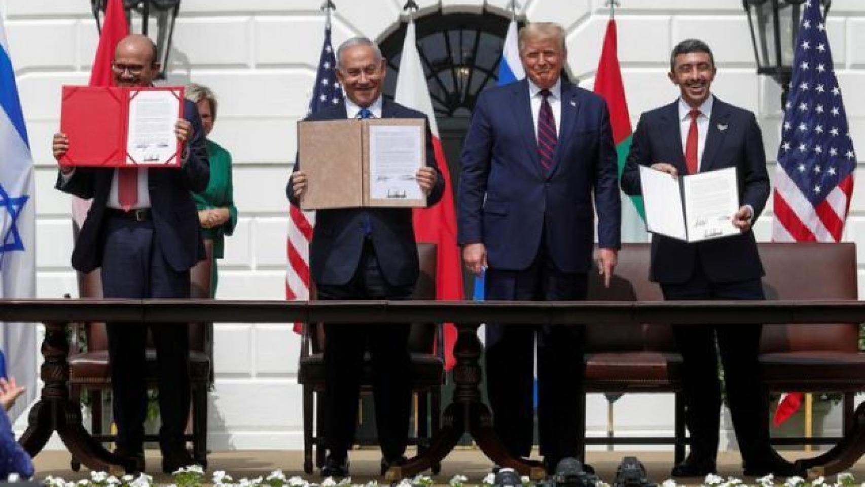 El momento de la firma del acuerdo.