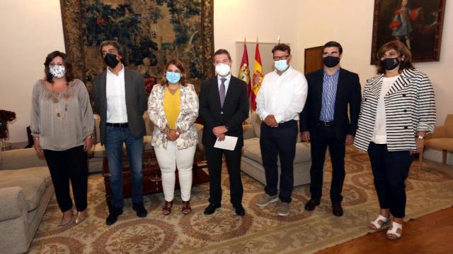 Un instante de la reunión entre las Administraciones y Nyecplast y Ser-VizIberica (Ó. HUERTAS)