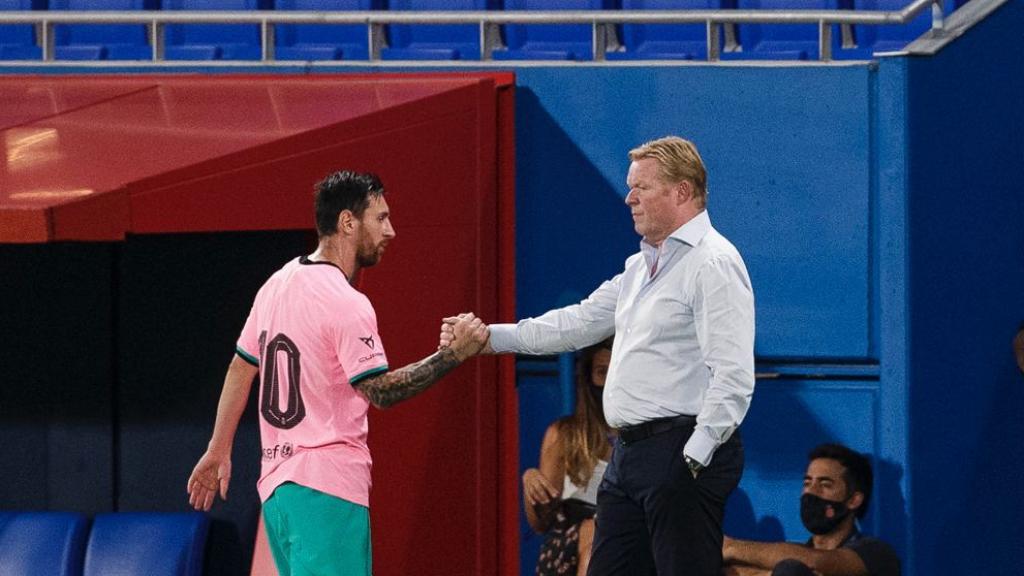 Leo Messi y Ronald Koeman, durante el amistoso ante el Girona