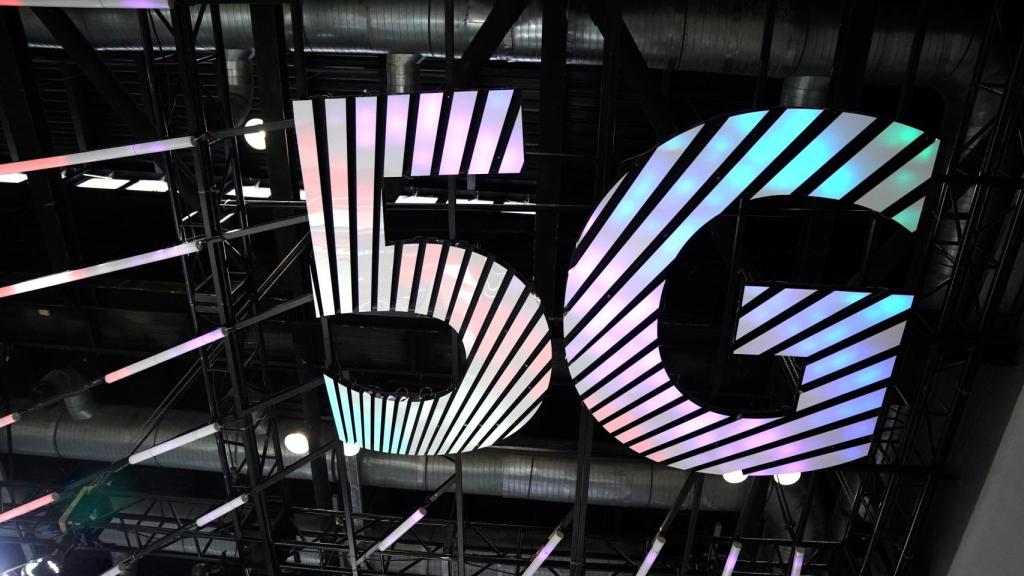 Bruselas pide a los Gobiernos que reduzcan la burocracia y los costes para el 5G.