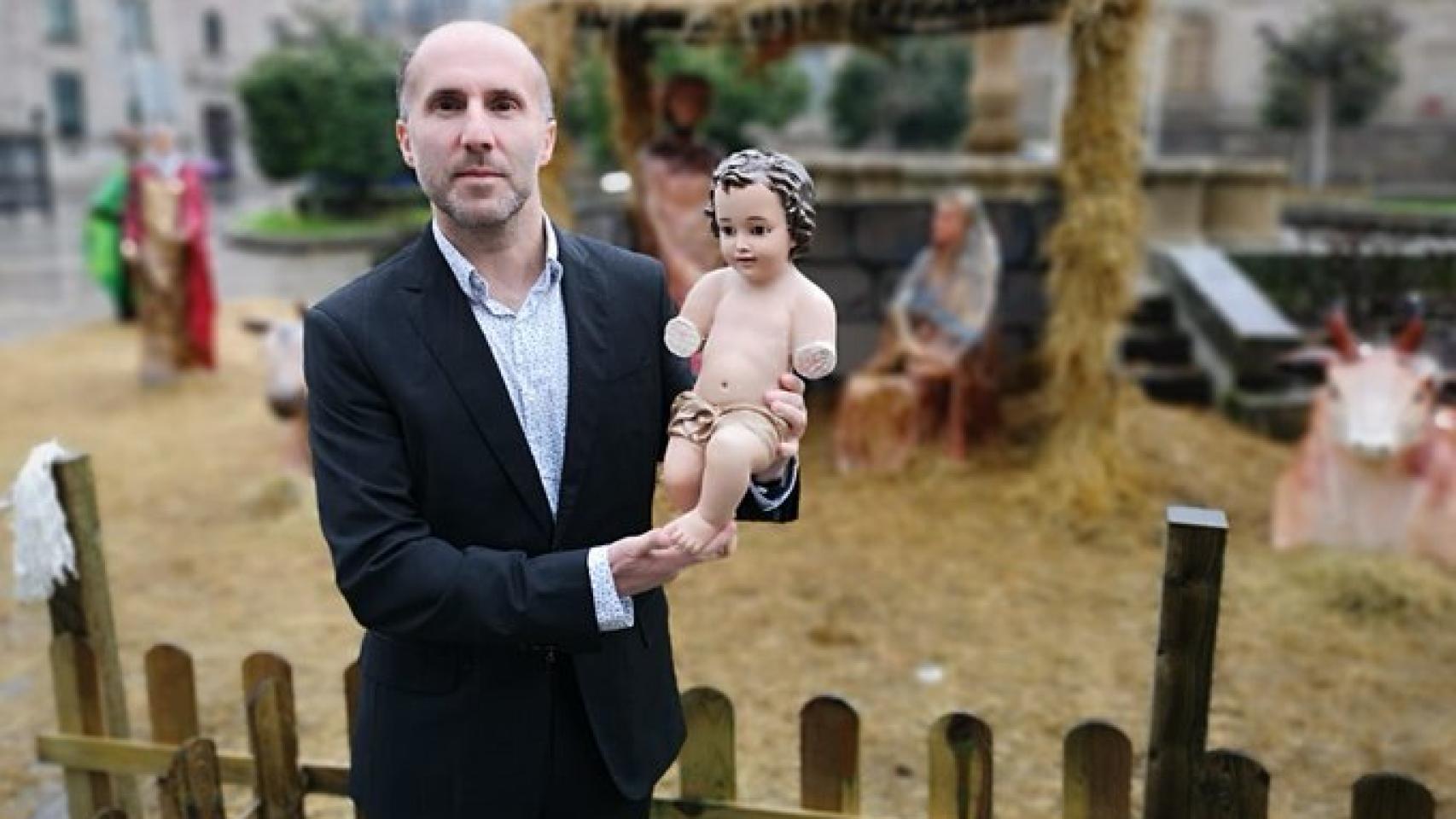 Pérez Jácome y el Niño Jesús del belén de Ourense que había sido secuestrado.