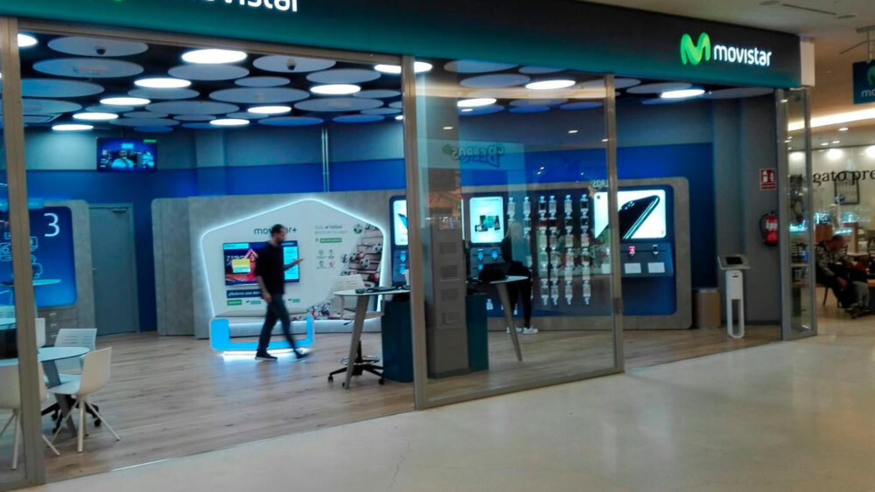 Tienda de Movistar en el centro comercial Gran Vía de Hortaleza.