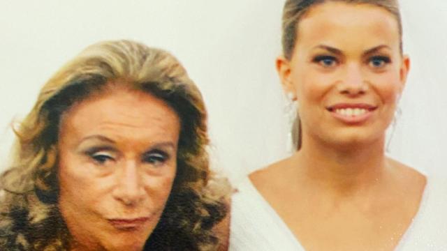 Nena Perojo junto a su nieta Carla en la boda de ésta con Jorge Benguría.