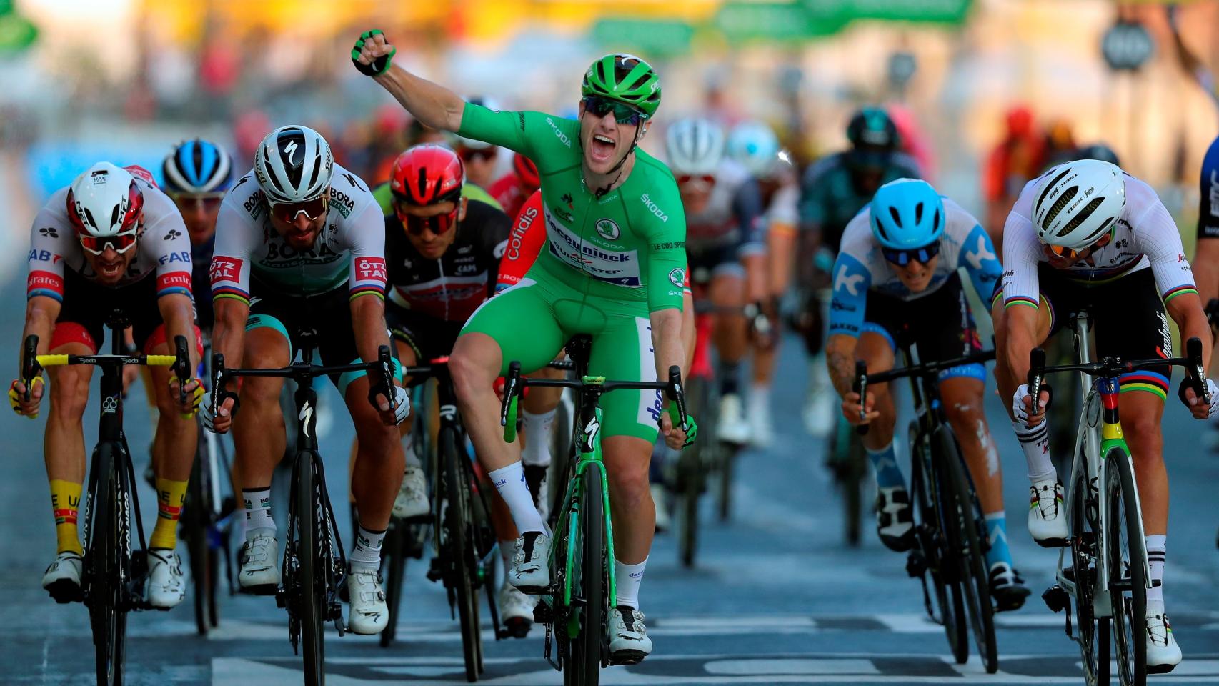 Sam Bennett gana el sprint de París