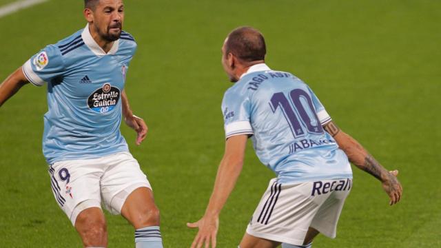Iago Aspas y Nolito celebran uno de los goles del Celta