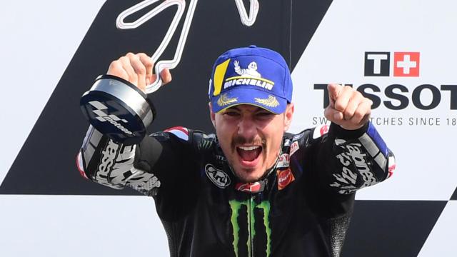 Maverick Viñales celebra su victoria en el Gran Premio de la Emilia Romaña, en Misano.