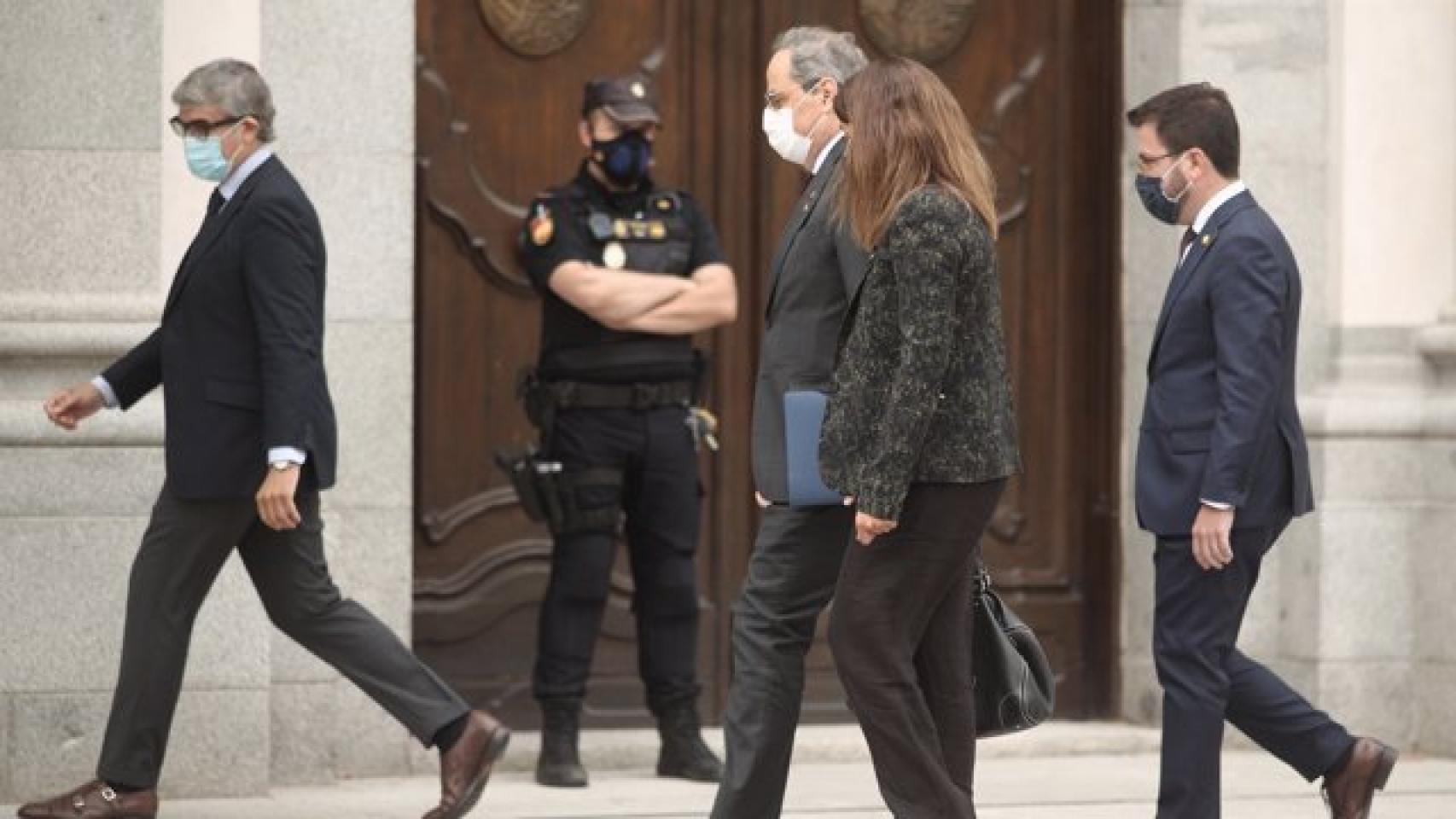 Torra, seguido de Aragonés y junto a Budó, a su llegada al Supremo el pasado día 17