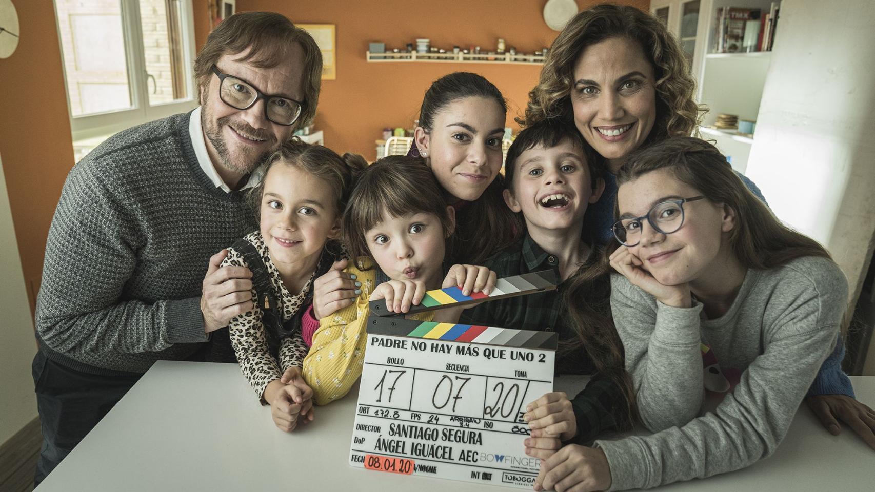 El reparto de 'Padre no hay más que uno 2' (Foto: Jorge Alvarino)