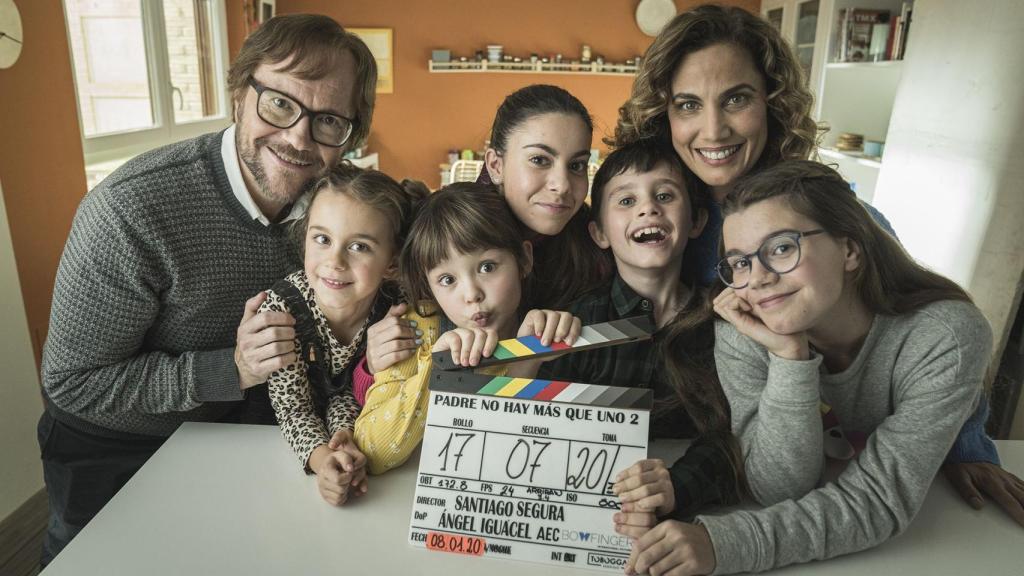 El reparto de 'Padre no hay más que uno 2' (Foto: Jorge Alvarino)