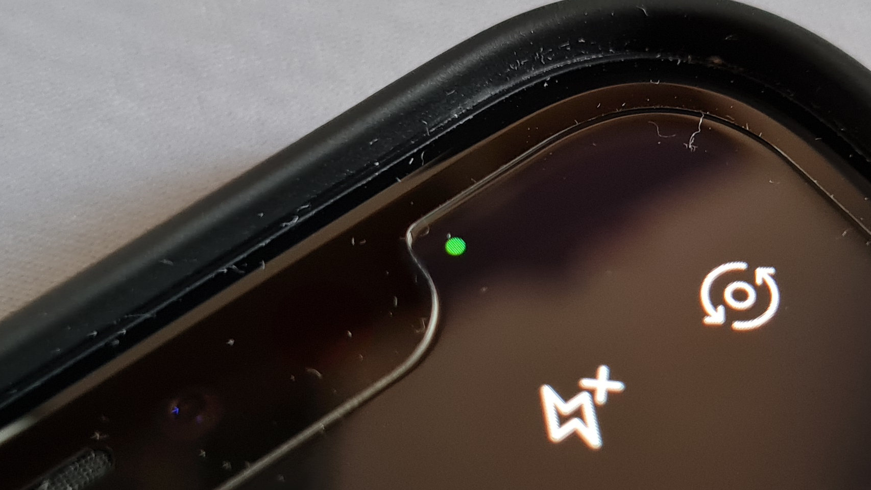 El nuevo punto verde que aparece en el iPhone en algunos casos