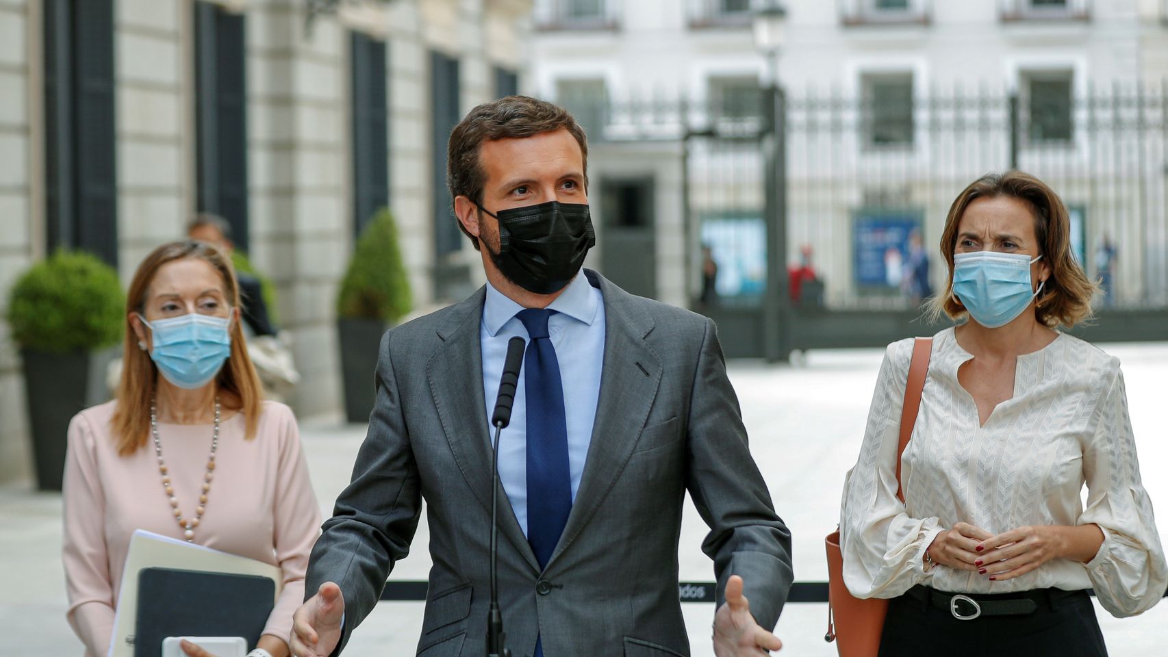 l líder del PP, Pablo Casado, anunciando que su partido recurrirá ante el Tribunal Supremo los indultos a los presos del procés