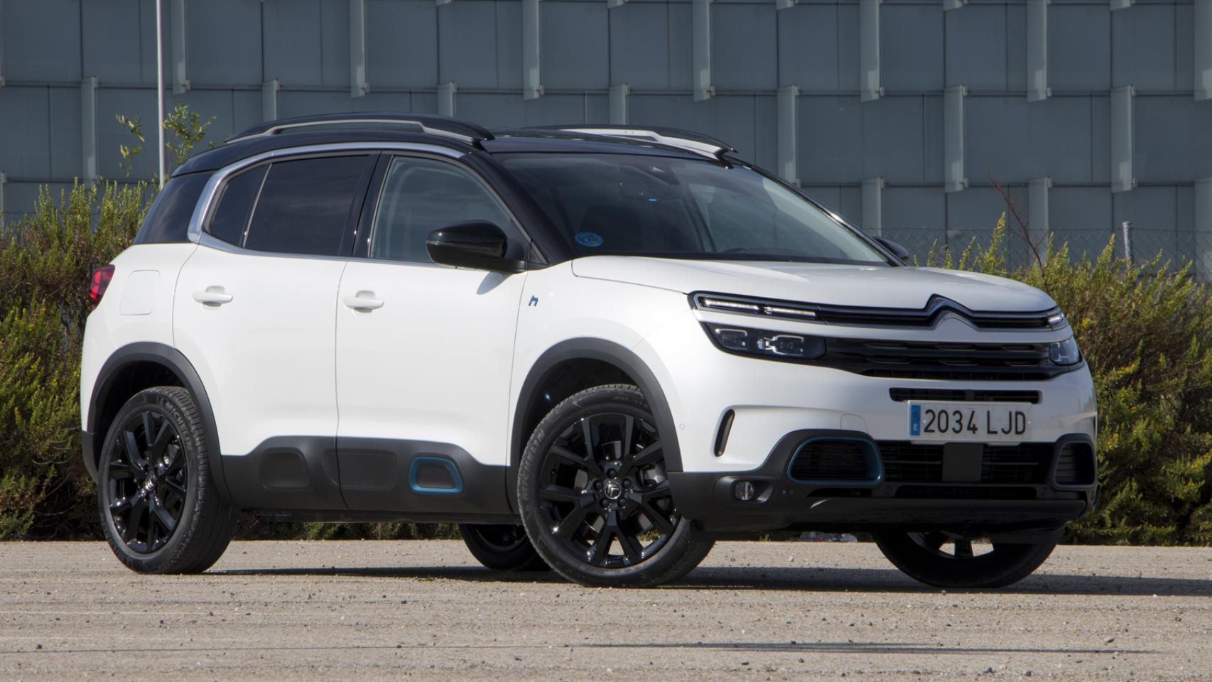 Tras las variantes de gasolina y diésel llega ahora el híbrido enchufable a este SUV.