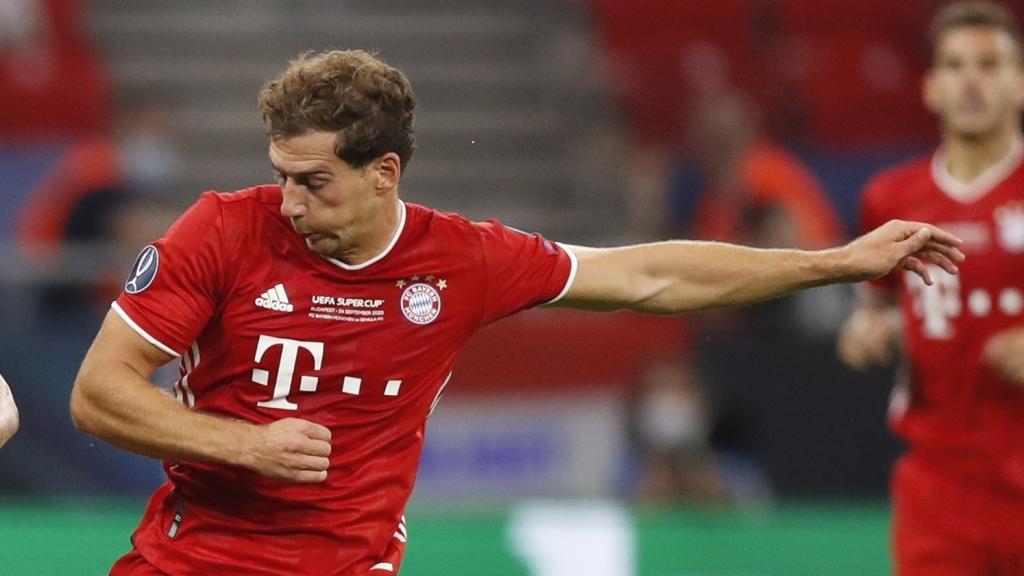 Kimmich y De Jong pelean un balón