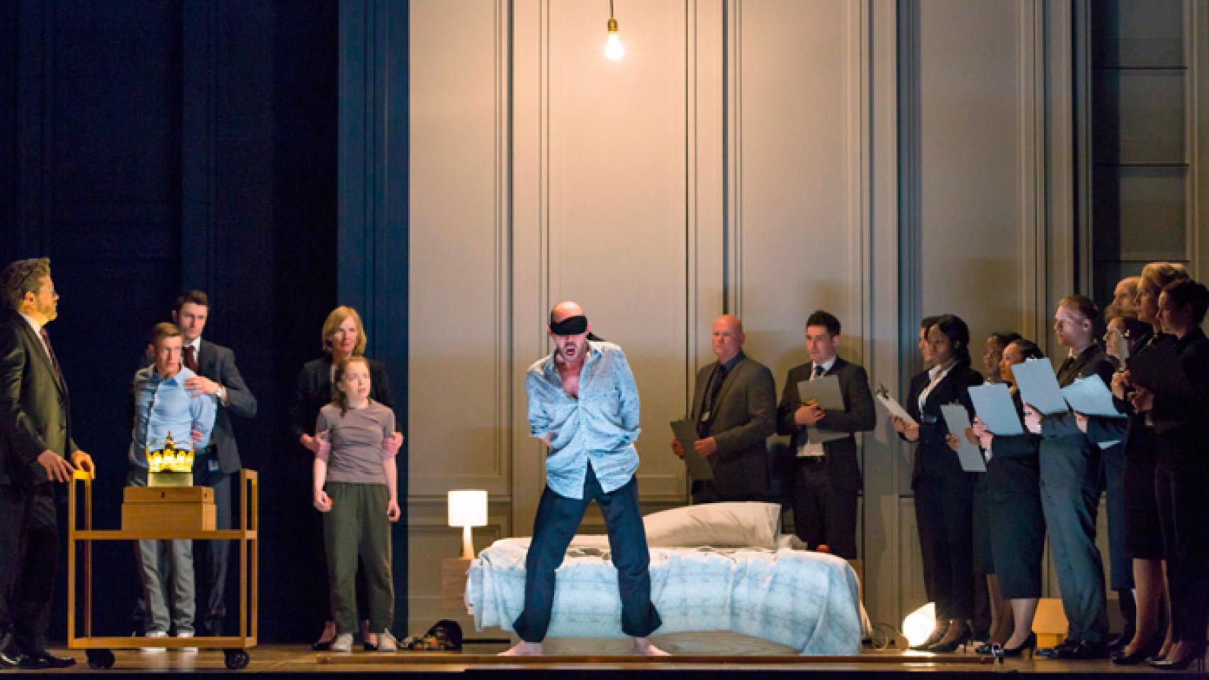 38-Lessons-Stephane-Degout-as-King-(C)-ROH.-Foto-Stephen-Cummiskey