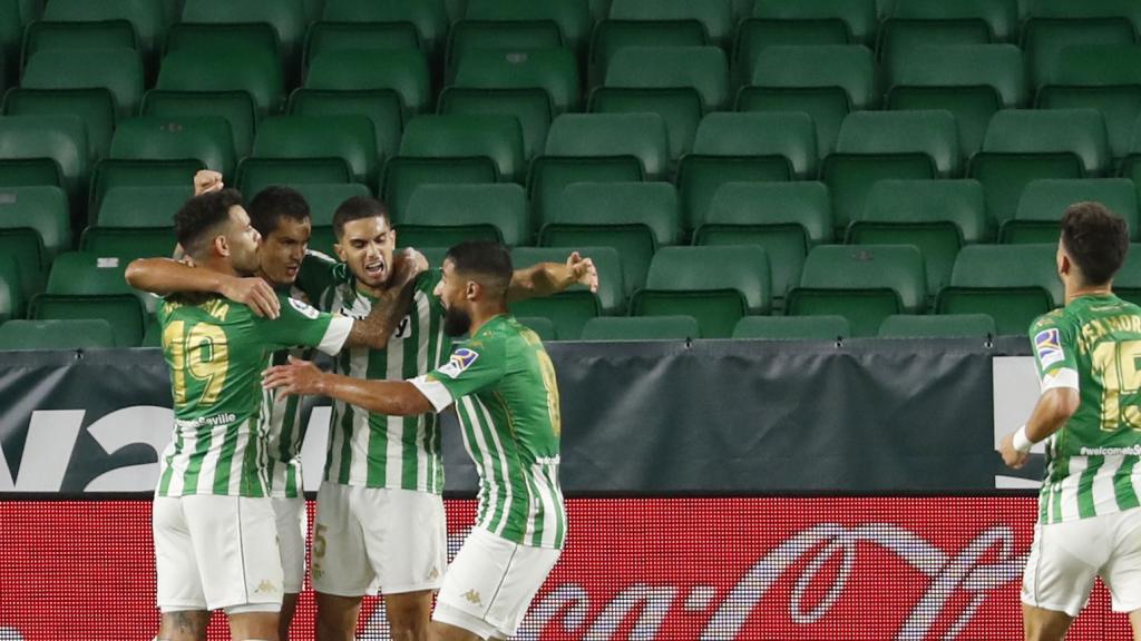 Mandi celebra su gol en el Betis - Real Madrid