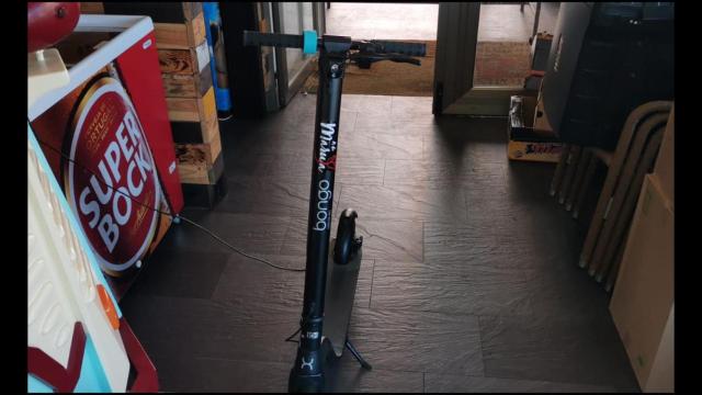 Uno de los patinetes de reparto de A de Maruja.