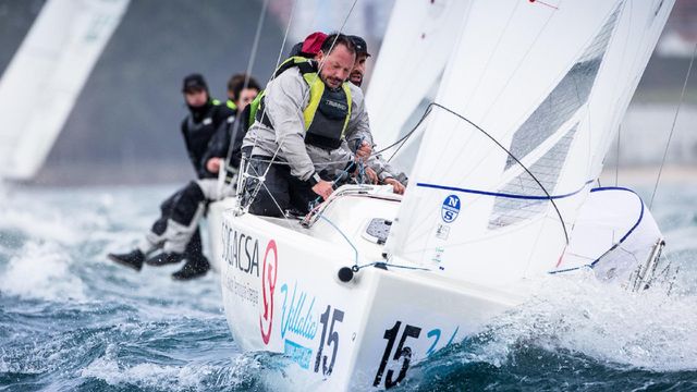 La Semana Abanca vivió ayer una jornada histórica con sus regatas en la ría de Vigo