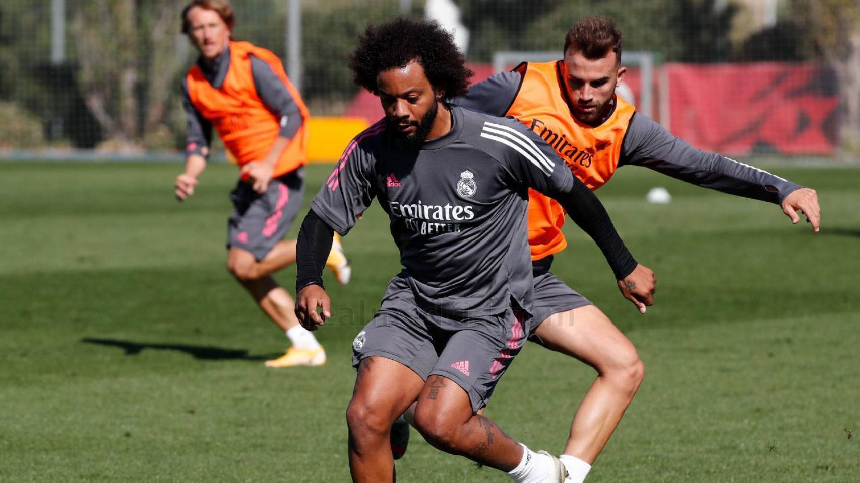 Marcelo y Borja Mayoral en el entrenamiento del Real Madrid
