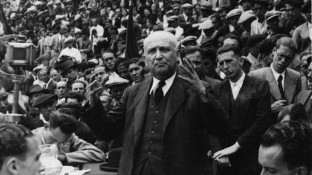 Largo Caballero, durante un mitin.