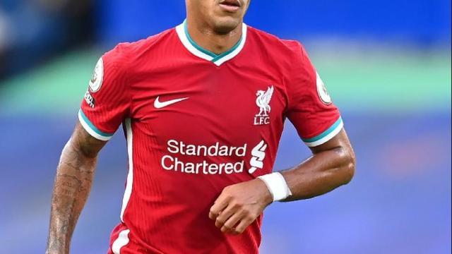 Thiago Alcántara, en un partido del Liverpool. Foto: Twitter (@LFC)