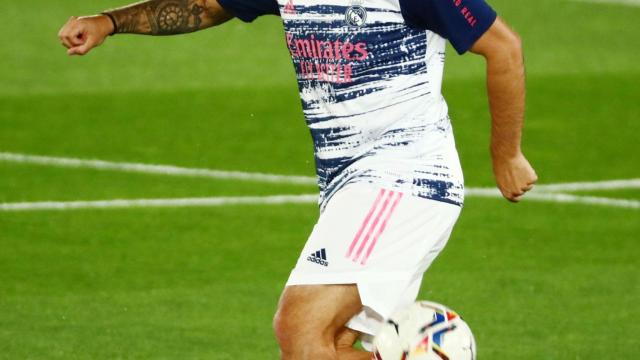 Isco Alarcón, durante el calentamiento previo al encuentro frente al Real Valladolid