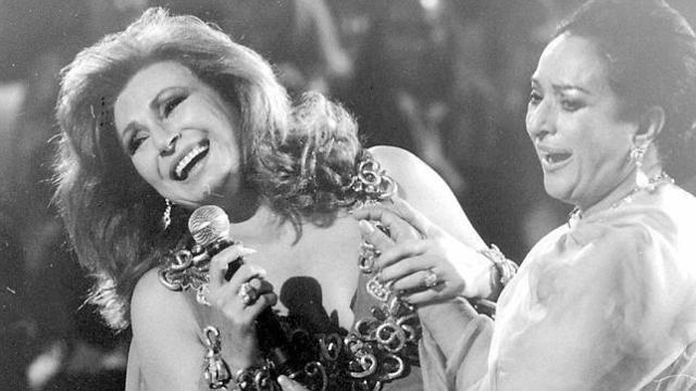 Dos feministas míticas, Rocío Jurado y Lola Flores, del mundo de la canción.