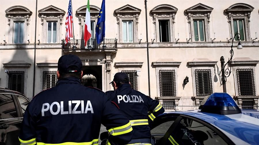 La Policía en las inmediaciones del Palazzo Chigi, sede del Gobierno italiano en Roma.
