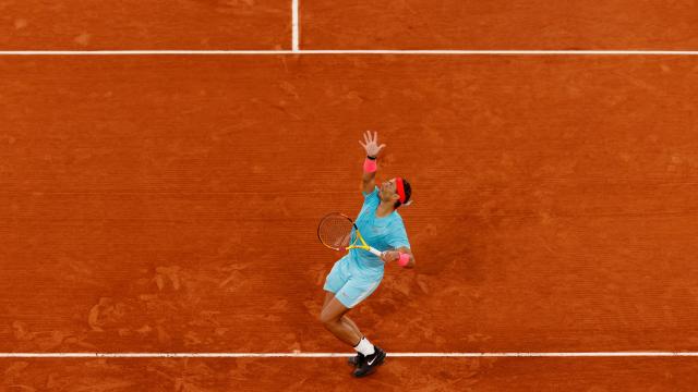 Nadal, sacando durante el partido ante Travaglia.